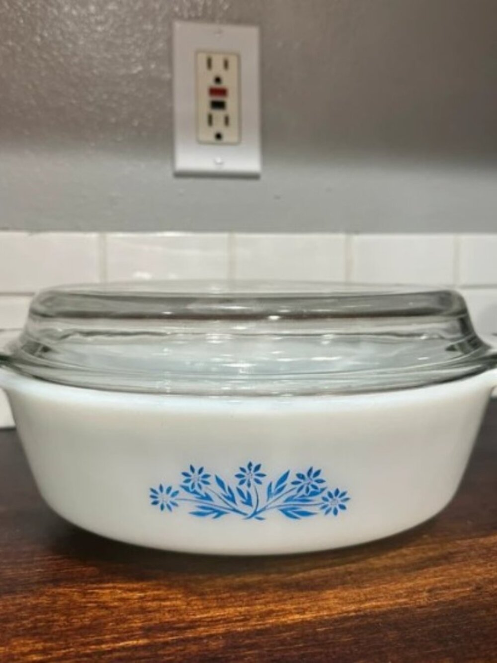 Anchor Hocking bakeware with lid